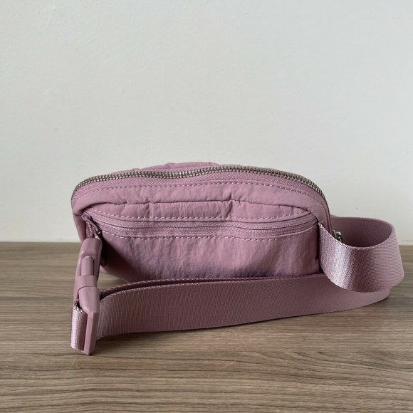 Lululemon Everywhere Belt Bag 1L Pink Taupe New - Picture 3 of 8